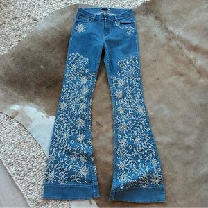 STUNNING Alice + Olivia embroidered jeans- sample